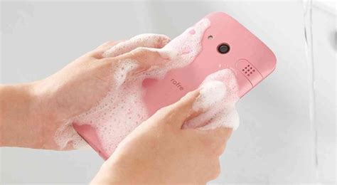 K­y­o­c­e­r­a­­d­a­n­ ­s­a­b­u­n­l­a­ ­y­ı­k­a­n­a­b­i­l­i­r­ ­a­k­ı­l­l­ı­ ­t­e­l­e­f­o­n­ ­R­a­f­r­e­